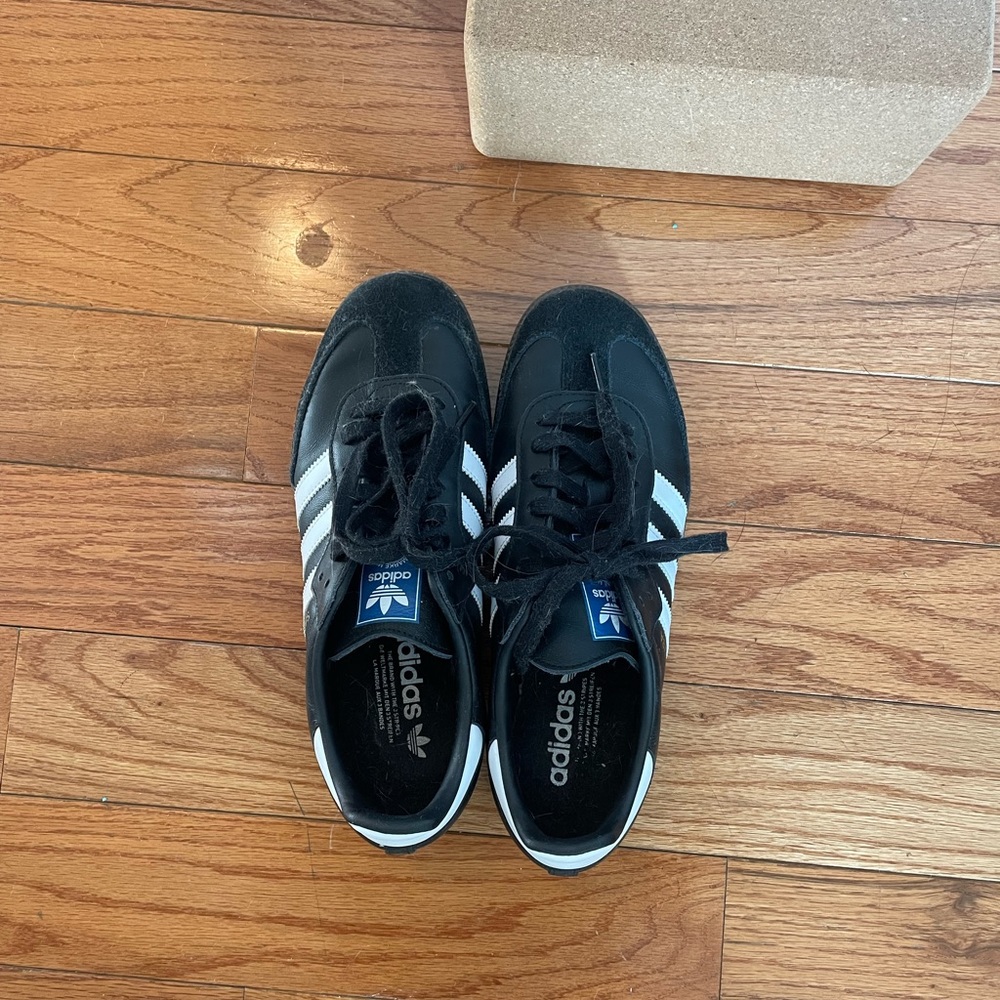 EUC adidas sambas